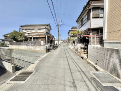 【前面道路含む現地写真】 | 豊橋市西高師町 新築一戸建て 1号棟 | 前面道路含む現地写真です