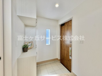 【玄関】 | 豊橋市西高師町 新築一戸建て 1号棟 | ゆったりとした玄関です