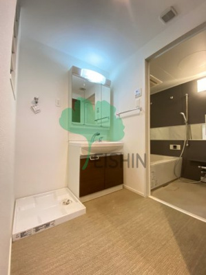 【洗面所】 | グランフォーレラグゼ箱崎 | シャワー付き・収納付きの洗面台です！