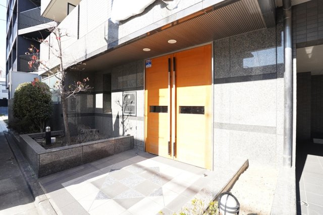 ルーブル学芸大学弐番館のエントランス