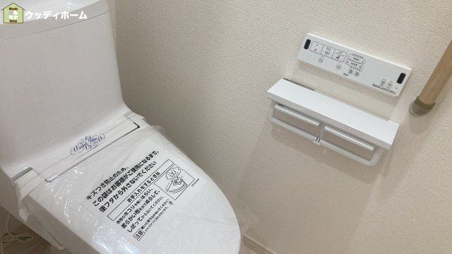 草加市谷塚仲町　中古一戸建てのトイレ