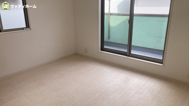 草加市谷塚仲町　中古一戸建ての寝室