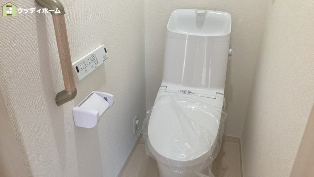 草加市谷塚仲町　中古一戸建てのトイレ