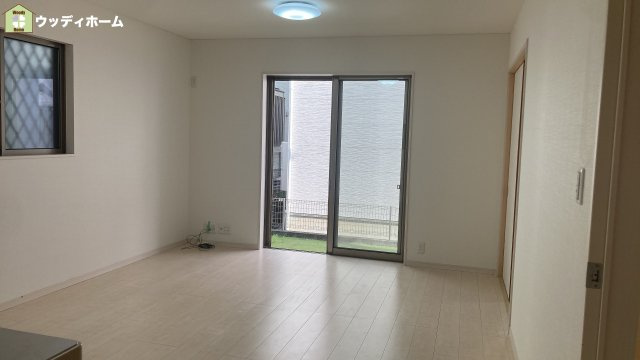 草加市谷塚仲町　中古一戸建ての居間・リビング
