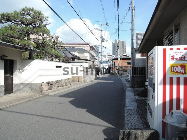 芥川ロイヤルマンションの周辺