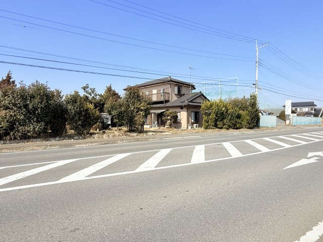 【畑付き】結城市大字結城中古住宅の前面道路含む現地写真