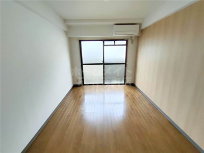 【居間・リビング】 | エクシード菅野 | こちらのリビングで趣味の時間をお楽しみください