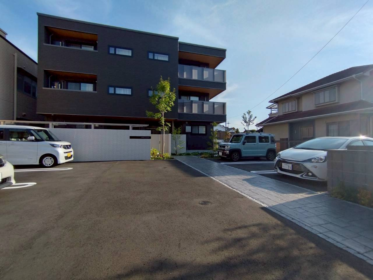 ノーブル　ヨスミの駐車場