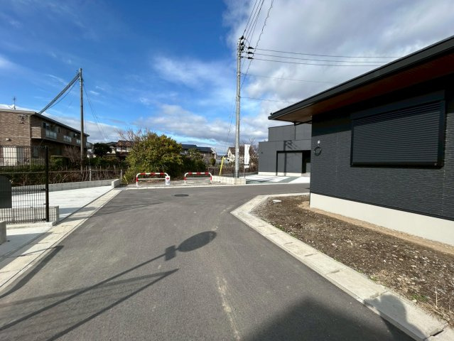 【前面道路含む現地写真】 | 南区元三町1丁目8号棟　新築戸建て