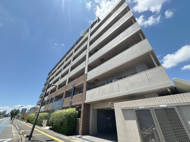 【外観】 | サンパーク兵庫北☆仲介手数料無料☆ | 利便性と落ち着いた住環境がバランスよく調和したエリア。周辺施設が充実しており、新生活を快適にスタートできます。