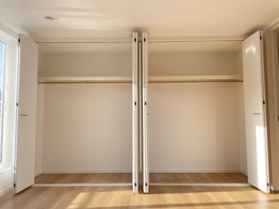 【収納】 | 川西市松が丘町新築戸建 | 広いクローゼットでつい増えてしまう洋服の収納にも困りません