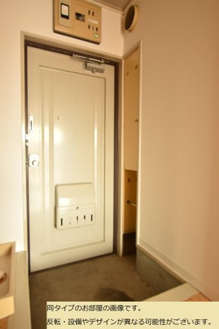 コーポモビリエ２号館の玄関