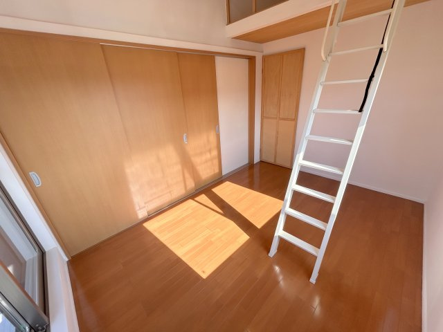 クレストパーク東生駒の洋室