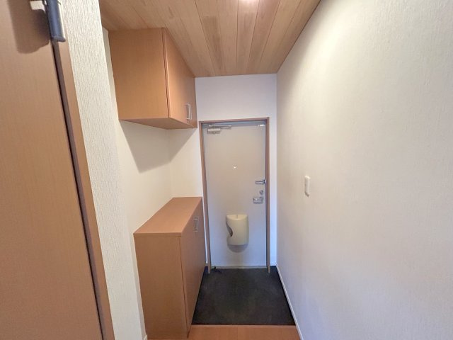 クレストパーク東生駒の玄関