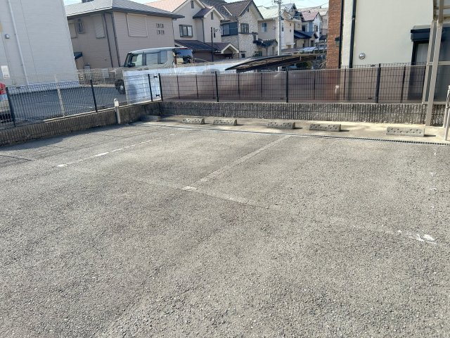 クレストパーク東生駒の駐車場