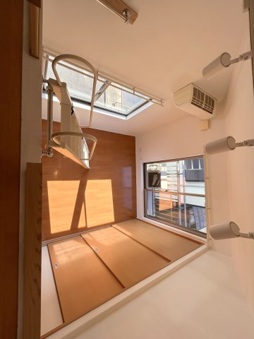 クレストパーク東生駒の洋室