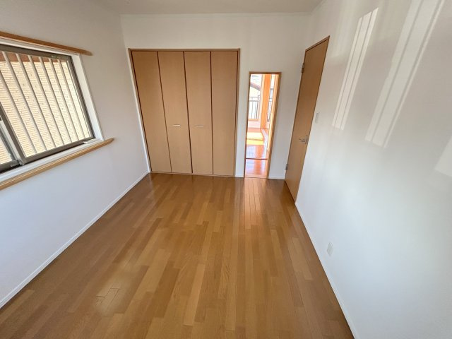 クレストパーク東生駒の居間・リビング