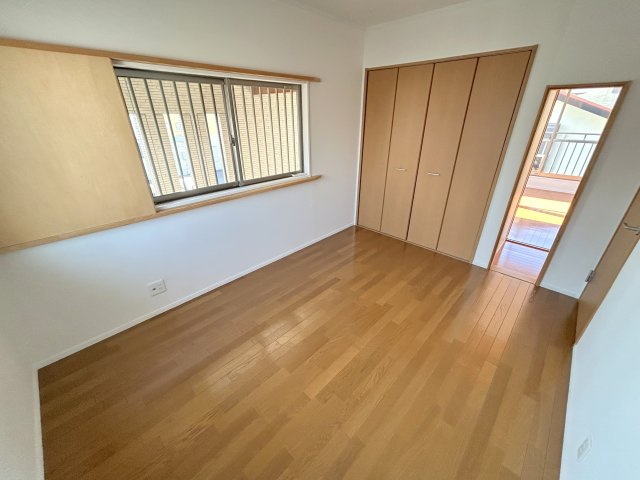 クレストパーク東生駒の居間・リビング