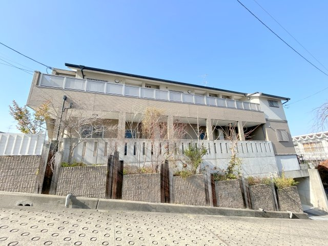 クレストパーク東生駒の外観