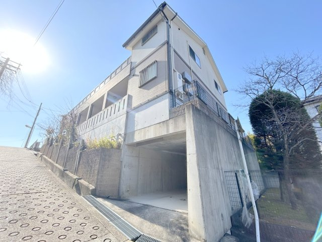 クレストパーク東生駒の外観