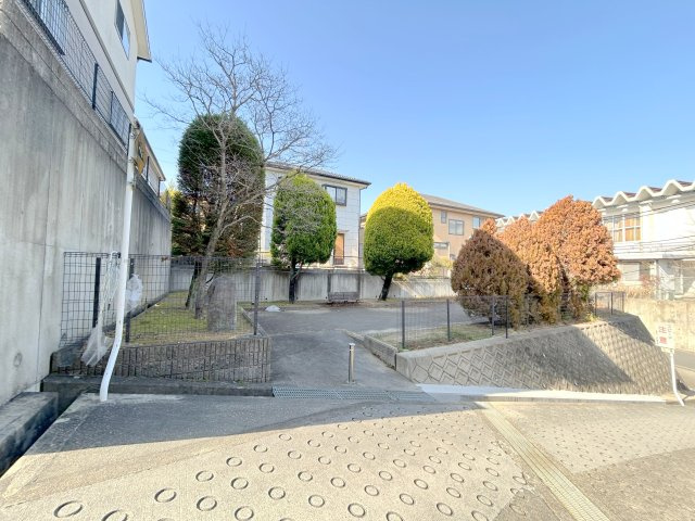 クレストパーク東生駒の周辺