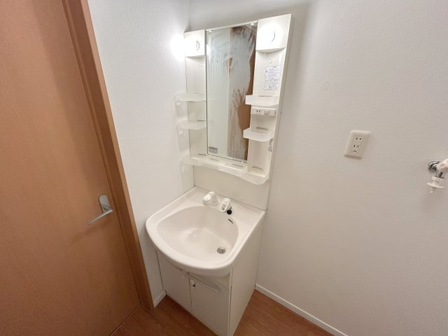 クレストパーク東生駒の独立洗面台