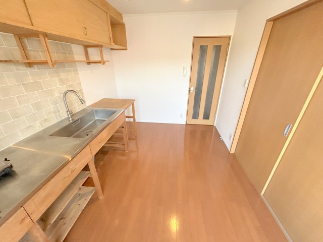 クレストパーク東生駒の居間・リビング