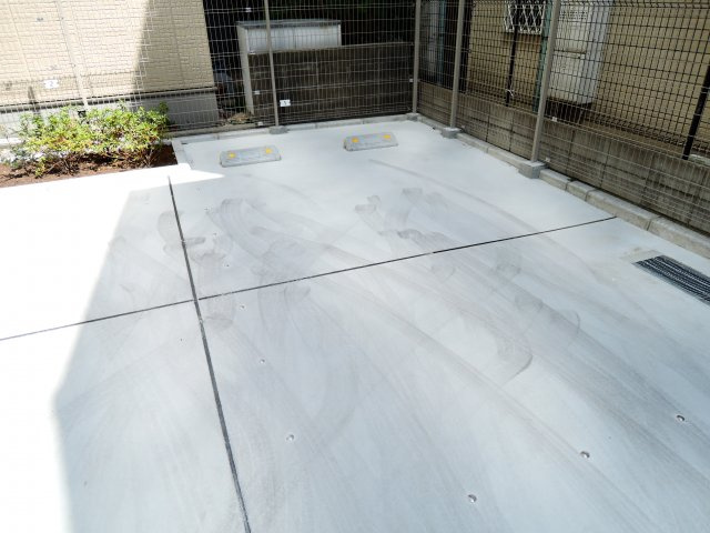 コートドール高槻の駐車場