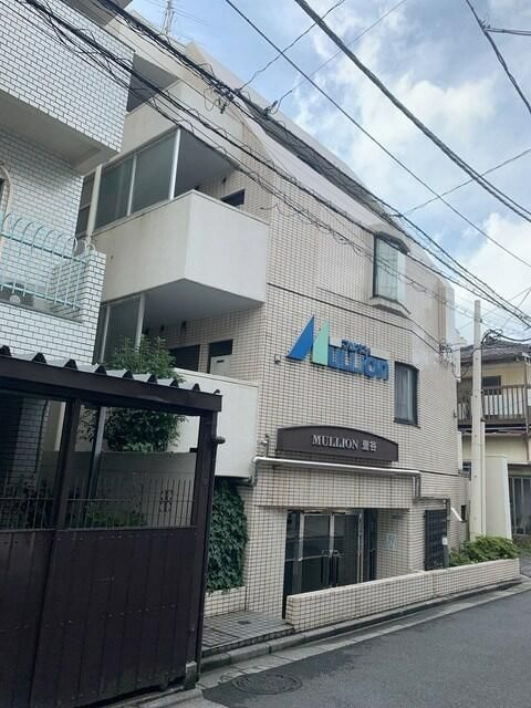 マリオン鶯谷のエントランス