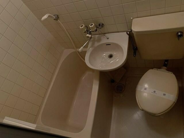 マリオン鶯谷の浴室