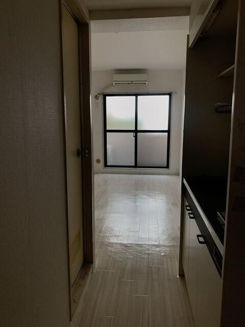 マリオン鶯谷の玄関