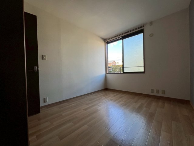 レナ水尾の洋室