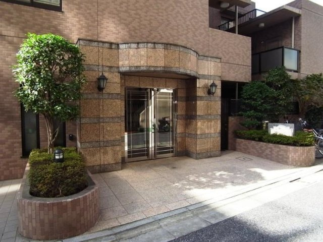 日神パレステージ音羽のエントランス