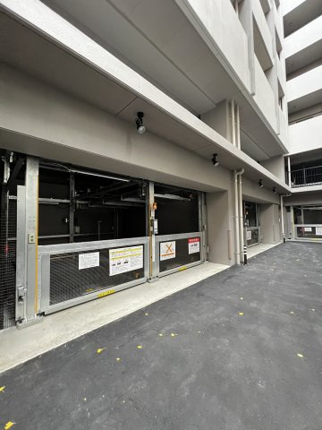 エンクレスト博多PARKSIDEの駐車場