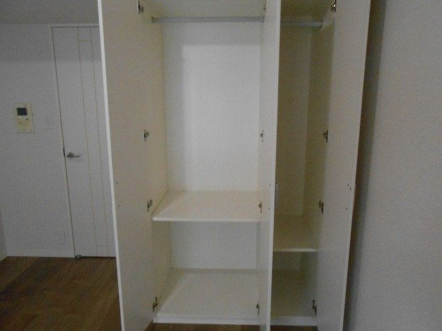 NISHI IKEBUKURO RESIDENCEの収納|クローゼット