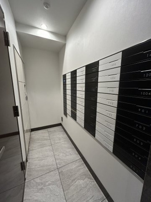 【設備】 | ラルステージ十日市 | 不在時も荷物を受け取れる宅配ボックス有り