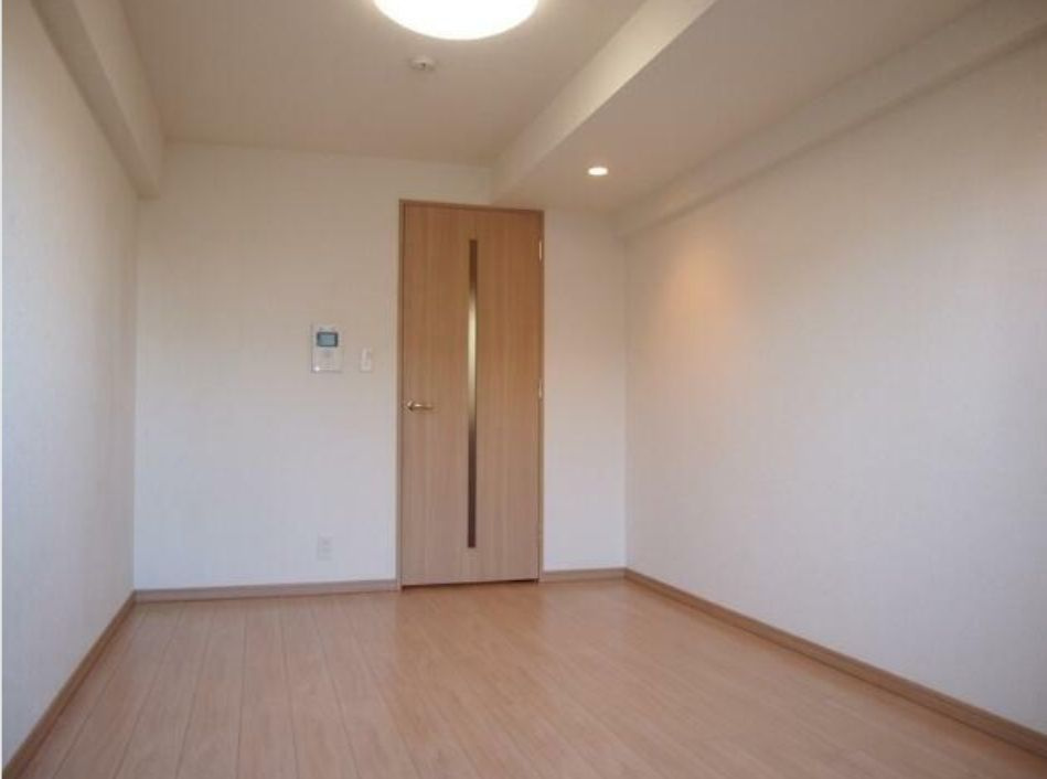 ルーブル野方伍番館の寝室|お掃除がしやすいフローリングのお部屋☆