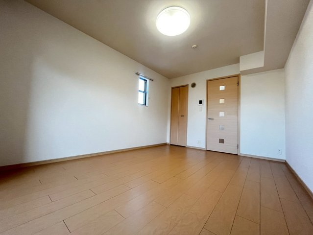 プレジェーネ一津屋の居間・リビング