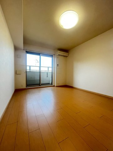 プレジェーネ一津屋の居間・リビング