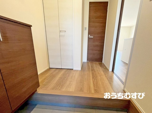 春日井市熊野桜佐区画整理(全2棟)の玄関
