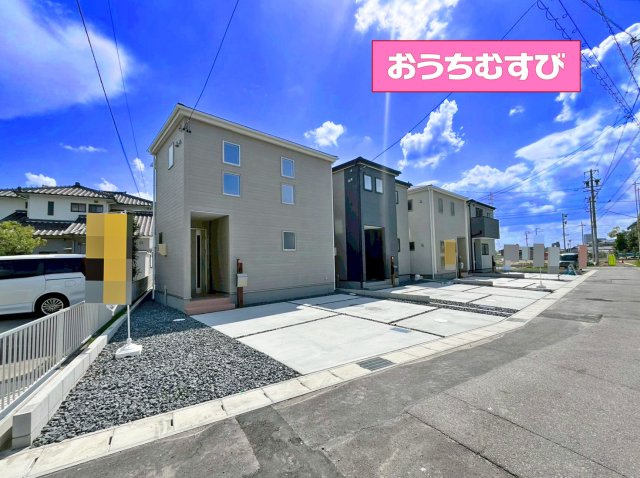春日井市熊野桜佐区画整理(全2棟)の前面道路含む現地写真