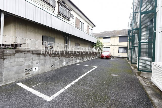 アルカンシェルの駐車場