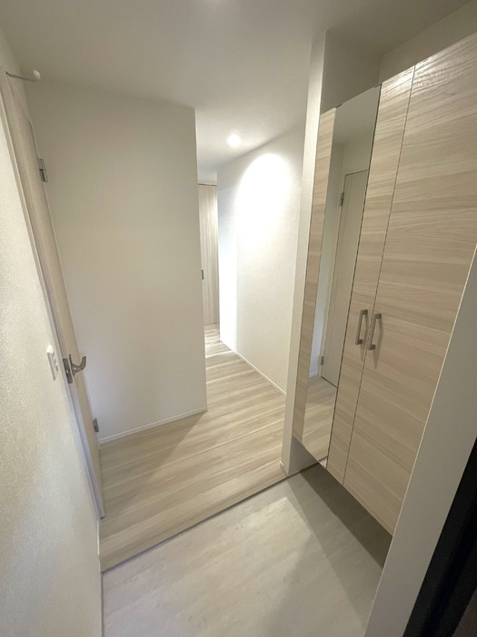 ボヌール庚午中の玄関