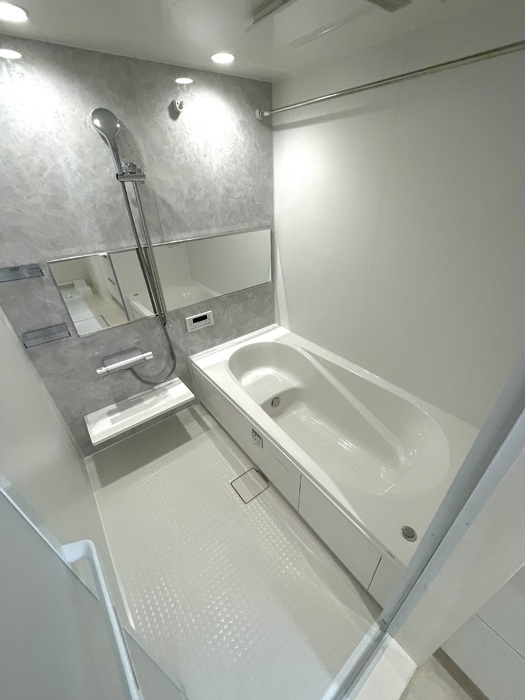 ボヌール庚午中の浴室