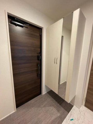 ルミナス庚午の玄関