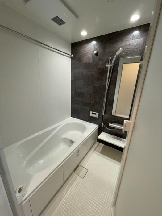 ルミナス庚午の浴室