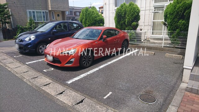 フォレットの駐車場