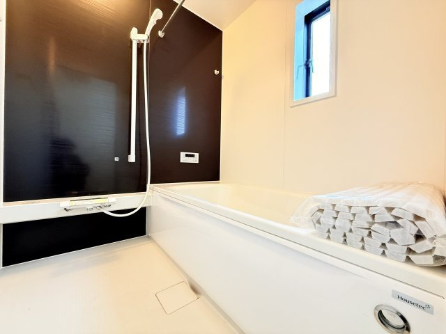 筑西市井上第1　新築戸建　2号棟の浴室|浴室暖房乾燥機付きで冬場のお風呂もあったか快適！乾燥モードを使えば浴室内で洗濯物を乾かせます。