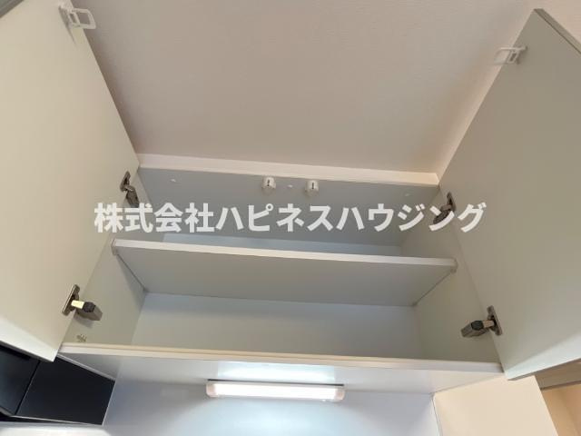 葉山レジデンスⅢのキッチン|キッチン上収納