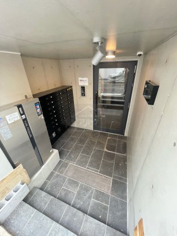 COCOFLAT東高円寺（ココフラット東高円寺）のエントランス